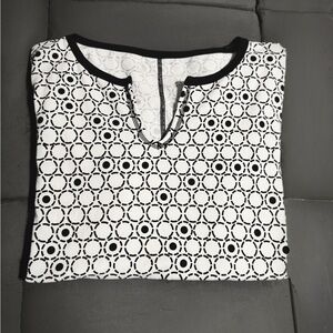Talbots XL Black & White Geometric Print Top Wrinkle-Free, Soft & Stylish.